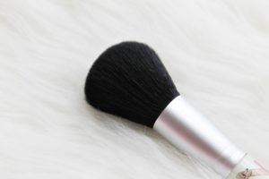 RECENZIJA by Kike (Šminkoholičarke): theBalm Powder to the people kist
